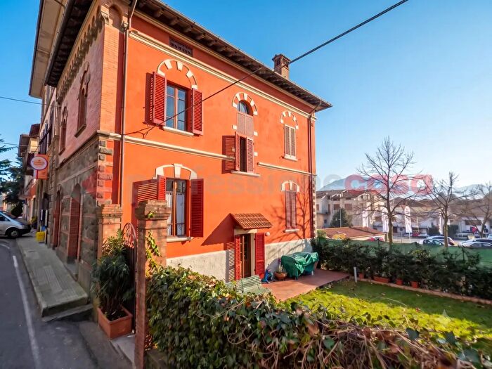 Casa quadrilocale in vendita in Barga