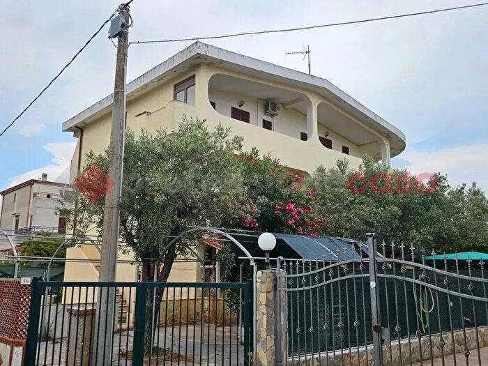 Appartamento trilocale in vendita in Via Vietri, Sellia Marina