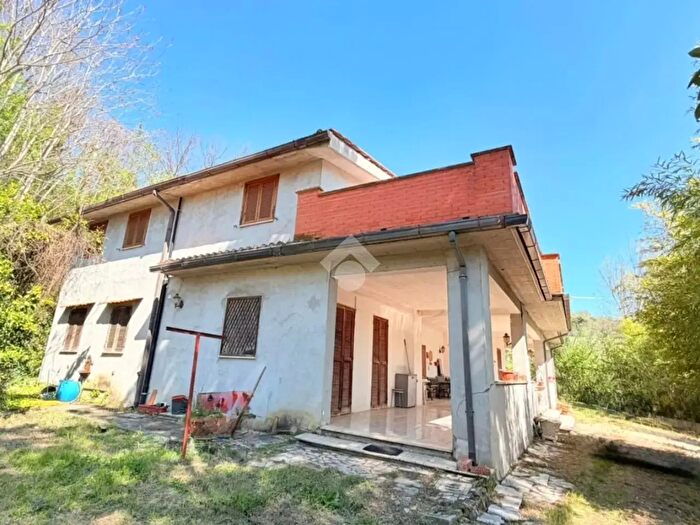 Casa con 10 locali in vendita in Vocabolo Caroci, Stimigliano