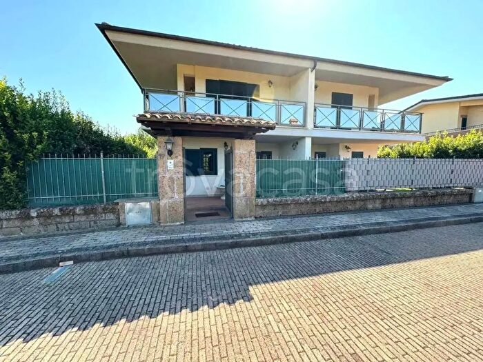 Casa con 6 locali in vendita in Via Terre dei Consoli, Monterosi