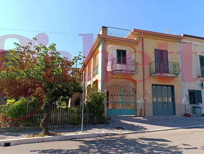 Casa con 6 locali in vendita in Via Sannitica, Castelvenere