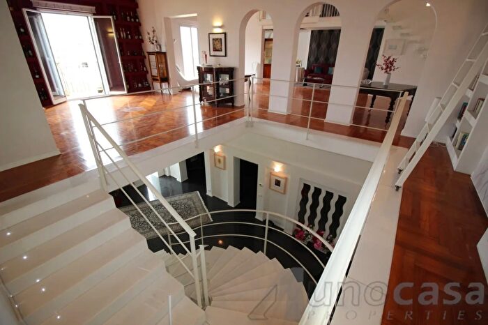 Casa con 10 locali in vendita in Ragusa