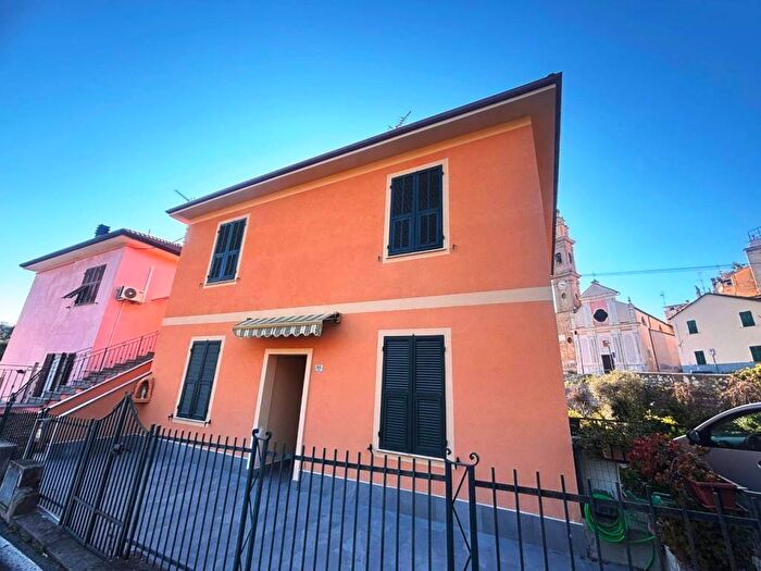 Appartamento trilocale in affitto in Porto Maurizio, Imperia