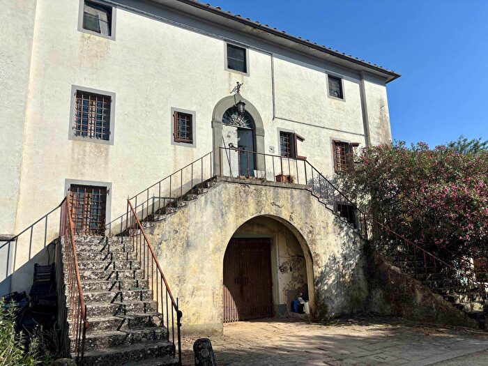 Casa con 18 locali in vendita in Monsummano Terme