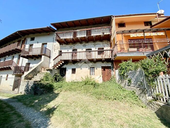 Casa con 6 locali in vendita in Via Massera, Prarostino