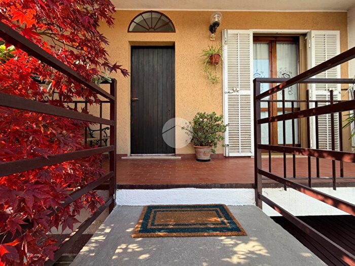 Casa quadrilocale in vendita in Via Ruggero da Pessano, Pessano Con Bornago