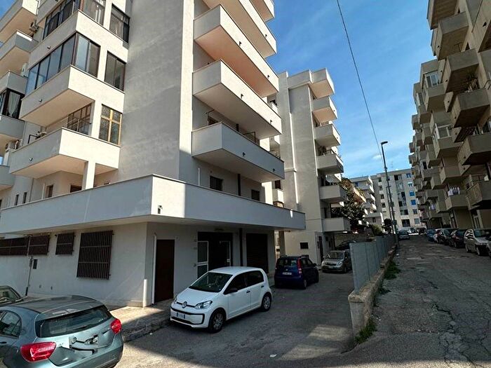 Appartamento con 5 locali in affitto in Via dello Stadio, Martina Franca