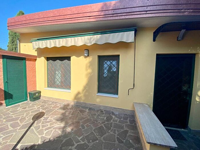 Casa trilocale in affitto in Via di Santa Felicola, Castel di Leva, Roma