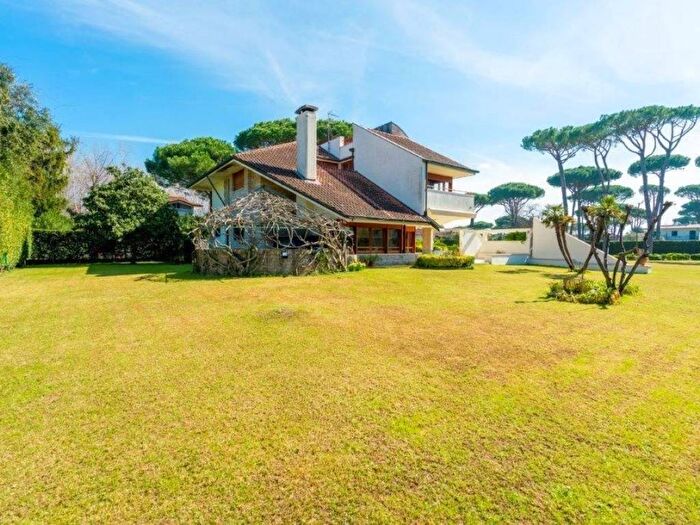 Casa con 5 locali in affitto in via xx settembre, Roma Imperiale, Forte dei Marmi