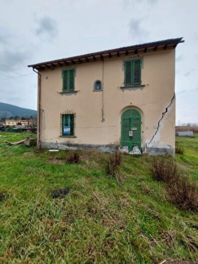 Casa con 8 locali in vendita in Buti