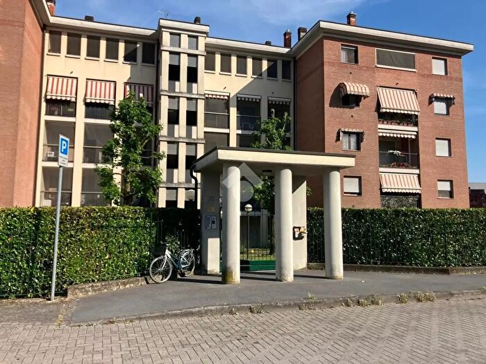 Appartamento quadrilocale in vendita in Via Bozzini, Melegnano