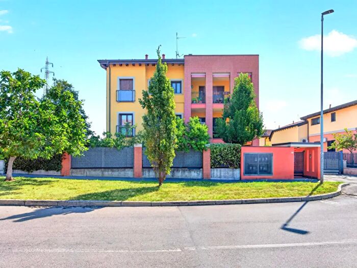Appartamento trilocale in vendita in Via Po, Bollate
