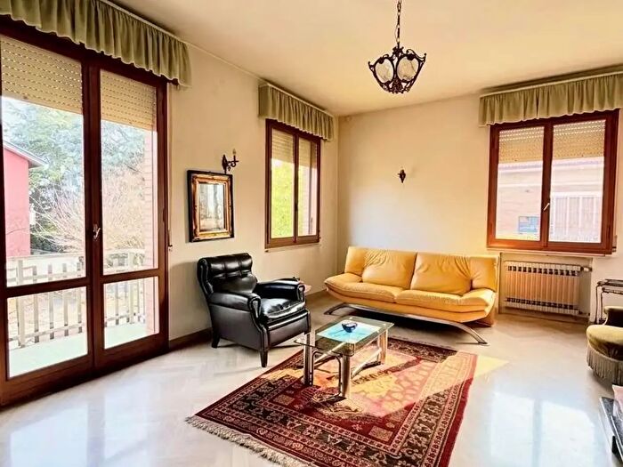 Appartamento con 11 locali in vendita in Via Fiodor Dostojewskij, Reggio Emilia