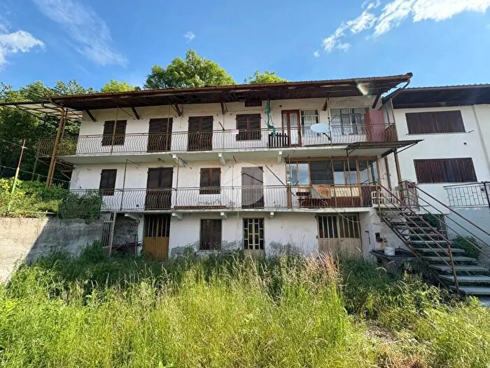 Casa con 7 locali in vendita in Località Nava, Cuorgne