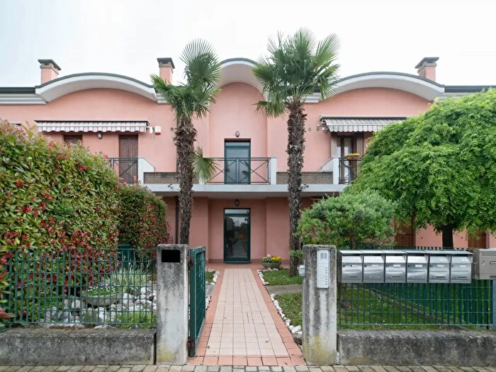 Appartamento trilocale in vendita in Via Fratelli Cervi, Campagna Lupia
