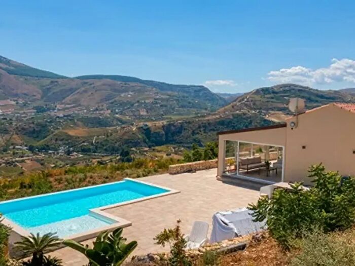 Casa quadrilocale in vendita in Contrada Sarmuci, Castellammare Del Golfo