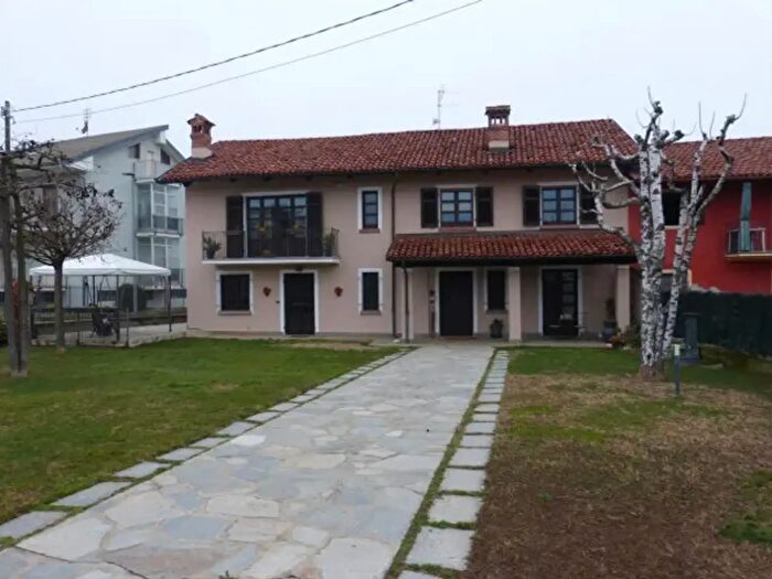 Casa con 6 locali in vendita in Salmour