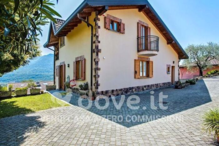 Casa trilocale in vendita in Via Sanda, Casalzuigno