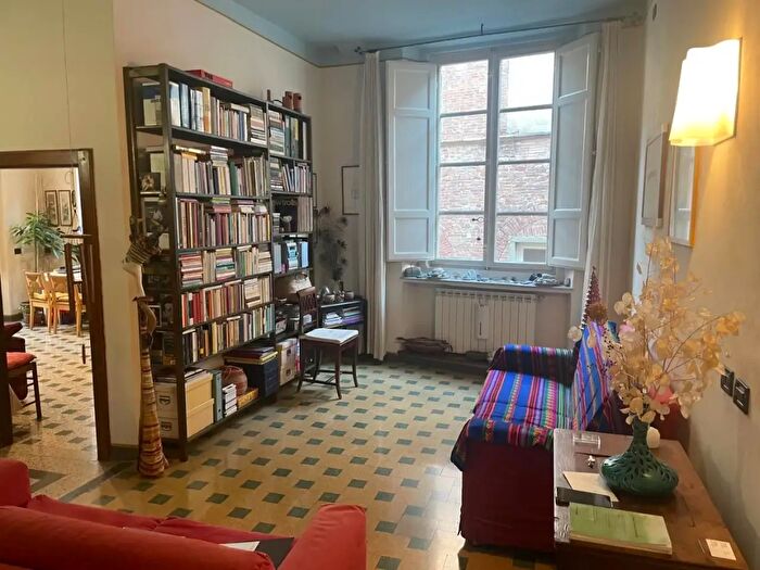 Appartamento con 5 locali in vendita in Lucca