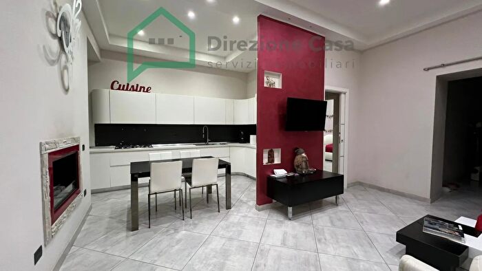 Appartamento quadrilocale in vendita in Via Padova, Napoli