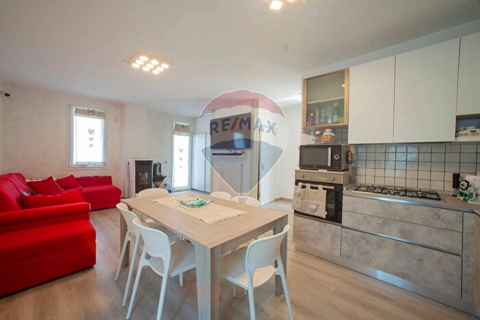 Casa trilocale in vendita in Pian Camuno