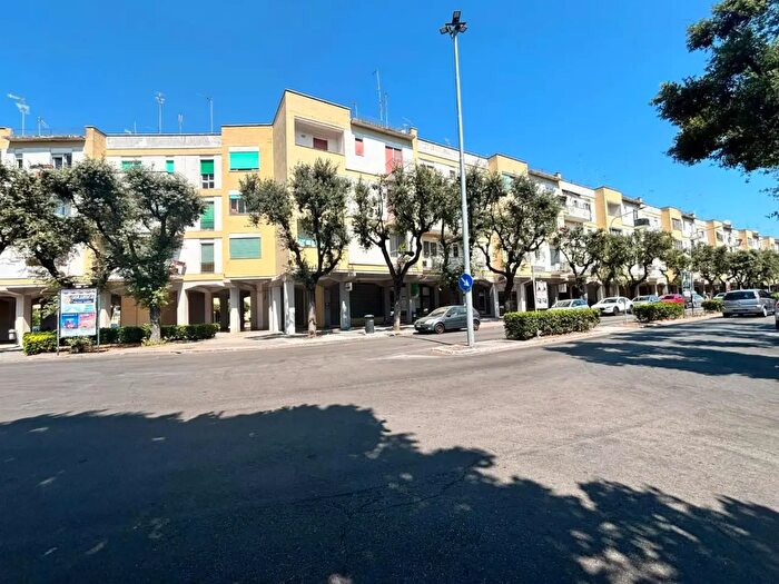 Appartamento con 5 locali in vendita in Ia Adige, Lecce