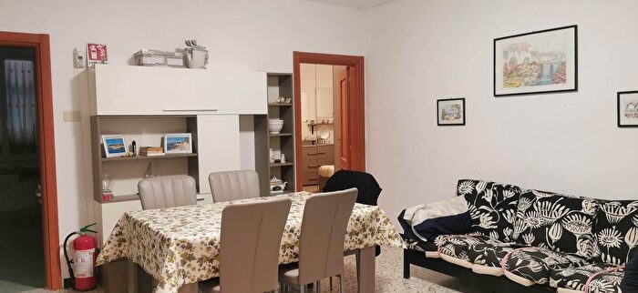 Appartamento trilocale in affitto in Via Cairoli, Varazze