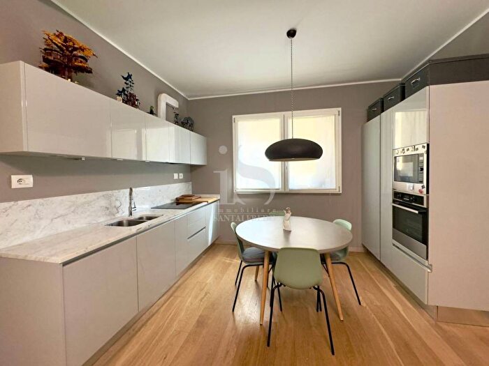 Appartamento trilocale in affitto in VIA ANTONIO SMAREGLIA, Argonne Corsica, Milano