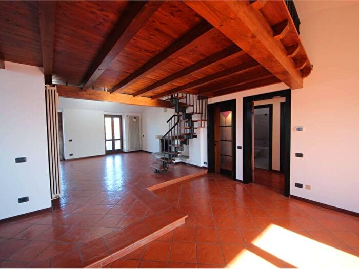 Casa trilocale in affitto in Centro, Oleggio