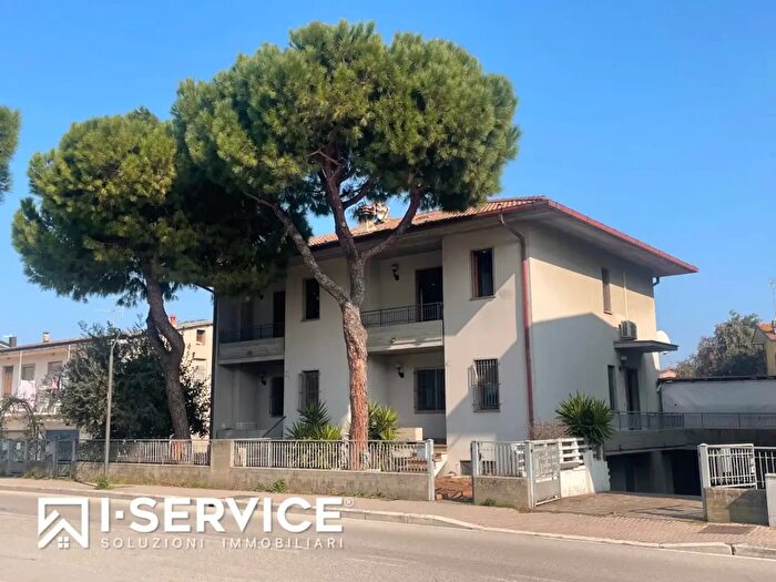Casa quadrilocale in vendita in Cesenatico