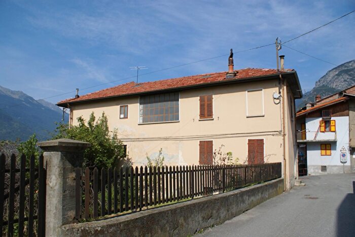 Casa con 9 locali in vendita in Frazione Moulin, Saint Vincent