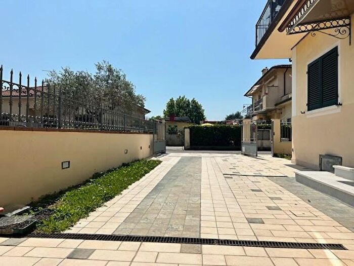 Appartamento trilocale in vendita in Camaiore