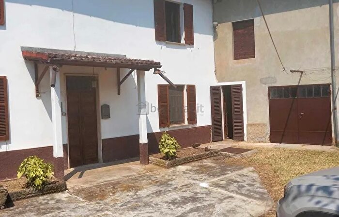 Casa con 9 locali in vendita in Strada Comunale per Castellar Ponzano, Tortona