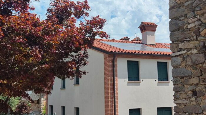 Casa con 7 locali in vendita in Galzignano Terme