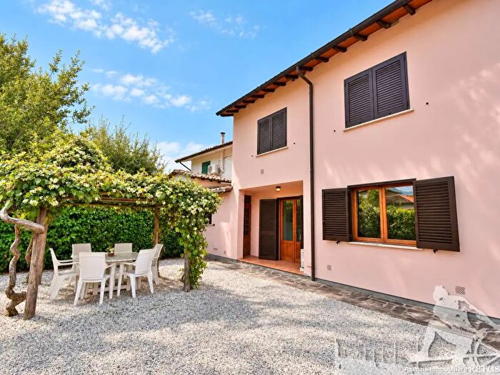 Casa quadrilocale in affitto in Forte Dei Marmi
