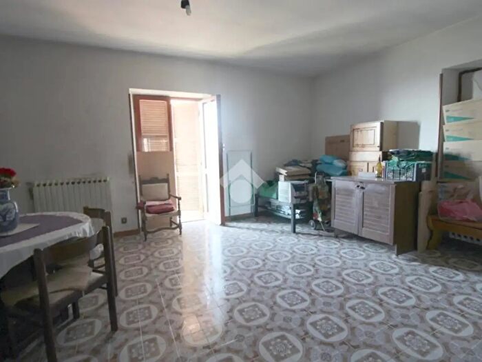 Casa con 8 locali in vendita in Via Coste, Mompeo