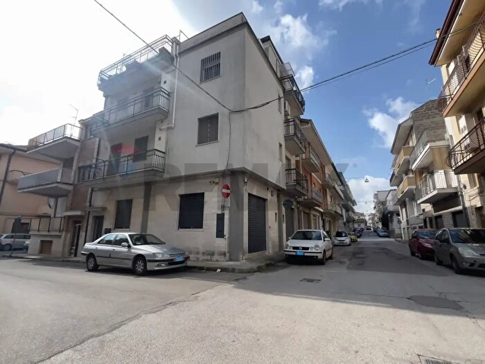 Appartamento con 5 locali in vendita in Santeramo In Colle