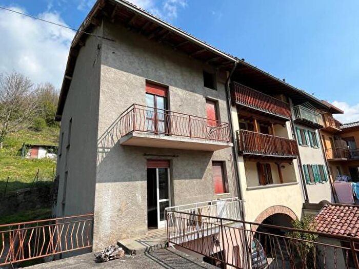 Casa con 5 locali in vendita in Via Fiorine, Clusone