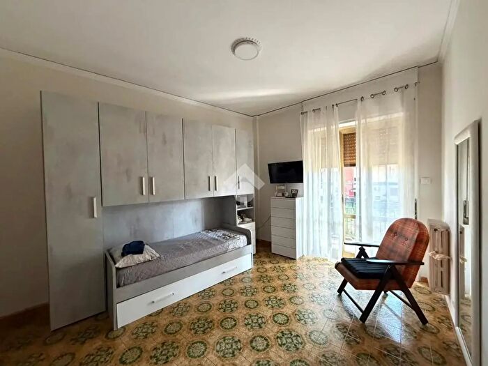 Appartamento trilocale in vendita in Via Monterosa, Napoli