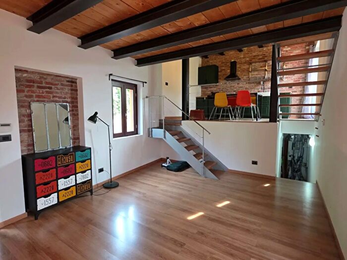 Casa trilocale in affitto in Via Piave, Cazzago Brabbia