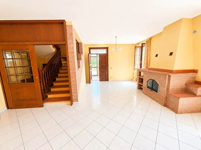 Casa quadrilocale in vendita in Cadeo