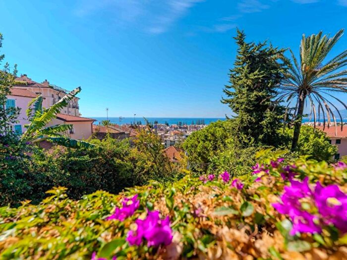 Casa con 5 locali in affitto in Via Romana, Bordighera