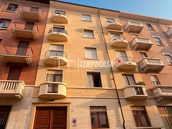 Appartamento con 5 locali in vendita in Via Carisio, Torino