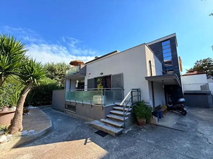 Casa con 6 locali in vendita in Pescara