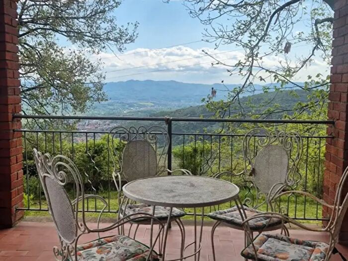 Casa con 5 locali in vendita in Loro Ciuffenna