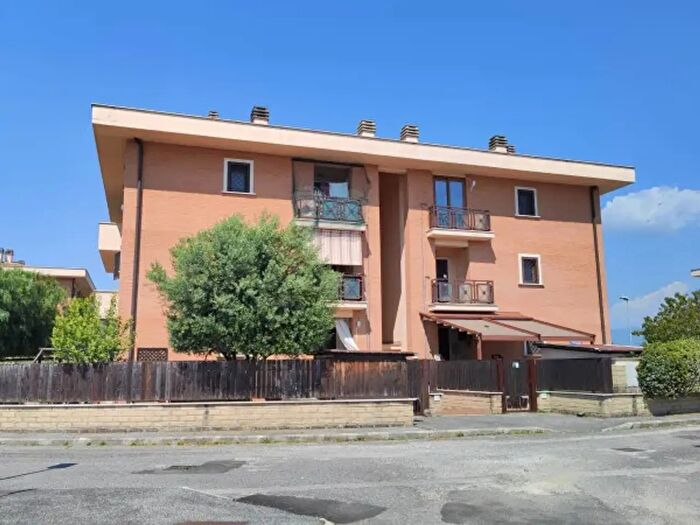 Appartamento bilocale in vendita in Via Opi, Roma