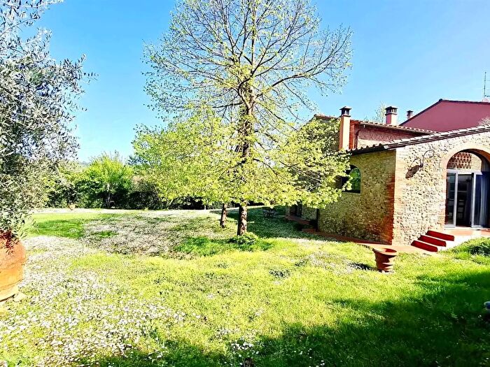 Casa con 9 locali in vendita in Montespertoli