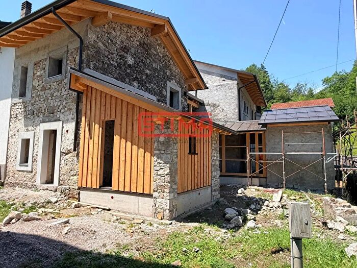 Appartamento con 5 locali in vendita in Località Molassa, Barcis