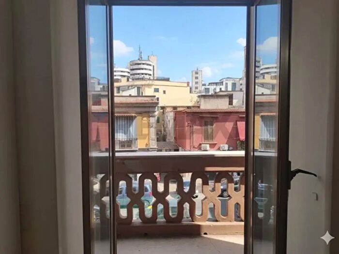 Appartamento con 5 locali in vendita in Via Calata Capodichino, Napoli