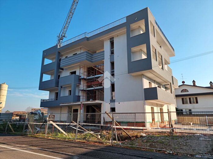 Appartamento trilocale in vendita in Via Clemente Alberti, Carugate